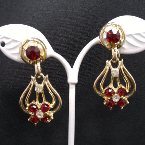 Vintage Gold & Red Rhinestone Floral Earrings, Screw Back, Mid-Century, 1 1/2 In - Picture 6 of 10